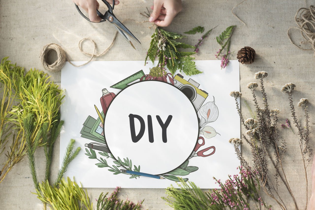 DIY 2024: Renkli ve Desenli Tabaklardan Duvar Süsü Yapma